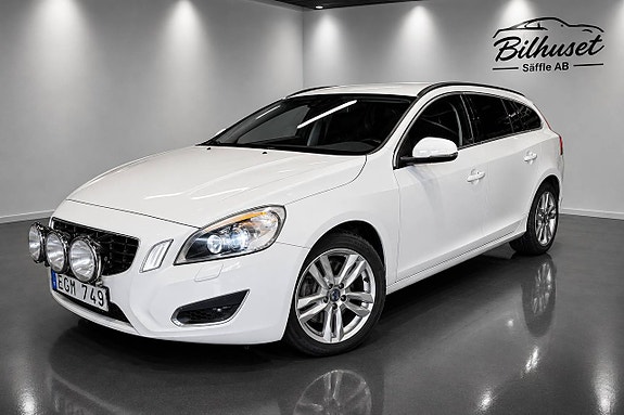 Volvo V60 2 of 11