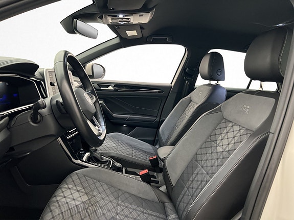 Volkswagen T-Roc 11 of 30