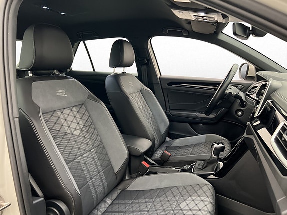 Volkswagen T-Roc 13 of 30
