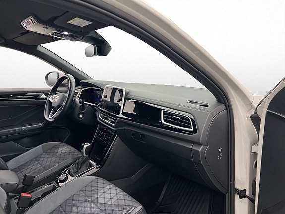 Volkswagen T-Roc 14 of 30
