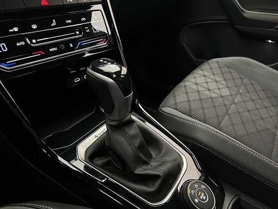 Volkswagen T-Roc 24 of 30