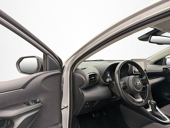 Toyota Yaris 8 of 26
