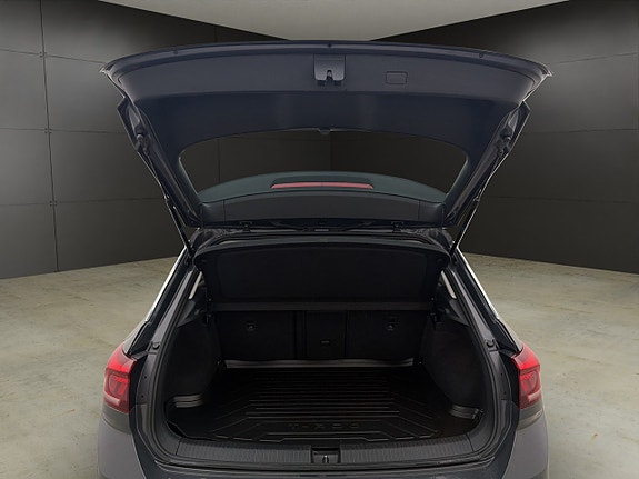 Volkswagen T-Roc 23 of 23