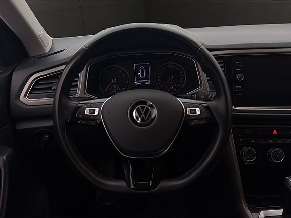 Volkswagen T-Roc 10 of 23