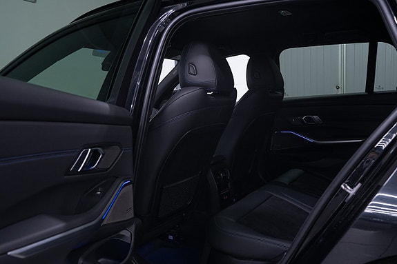 BMW 320i 13 of 26
