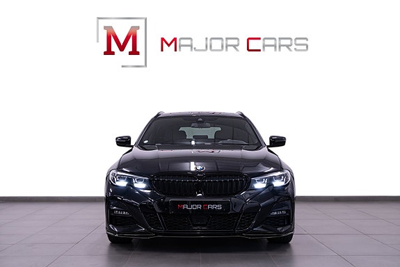 BMW 320i 2 of 26