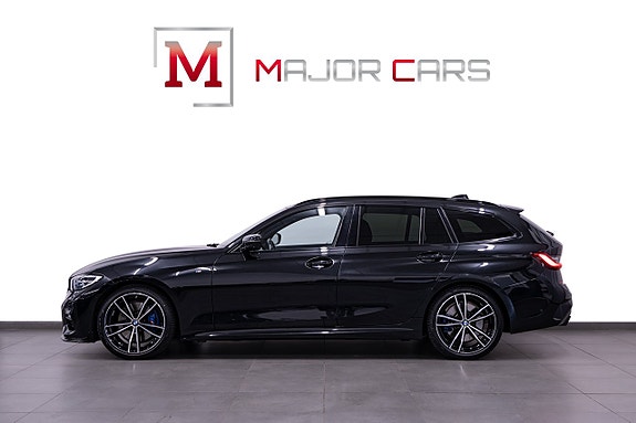 BMW 320i 3 of 26