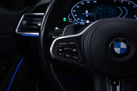 BMW 320i 18 of 26