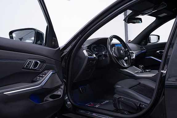 BMW 320i 9 of 26