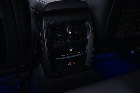 BMW 320i 14 of 26