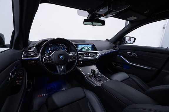 BMW 320i 15 of 26