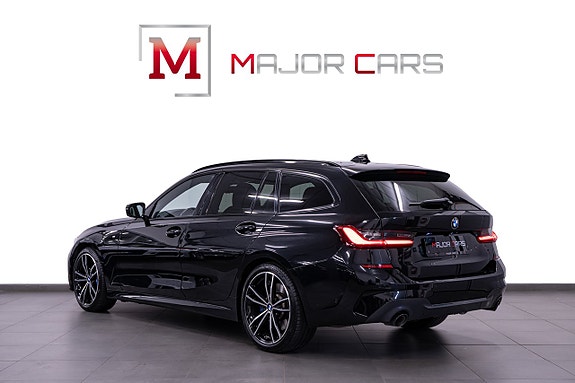 BMW 320i 4 of 26