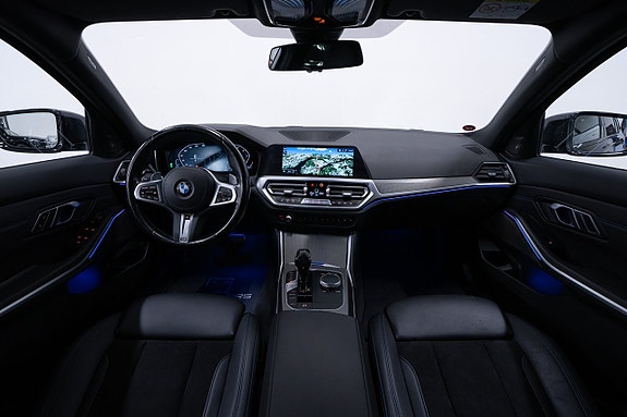 BMW 320i 16 of 26