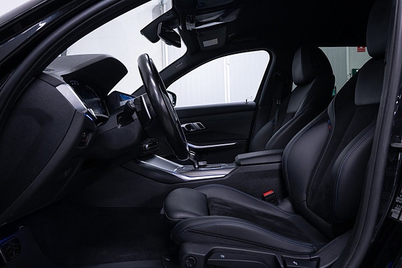 BMW 320i 11 of 26