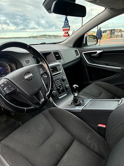 Volvo V60 6 of 12