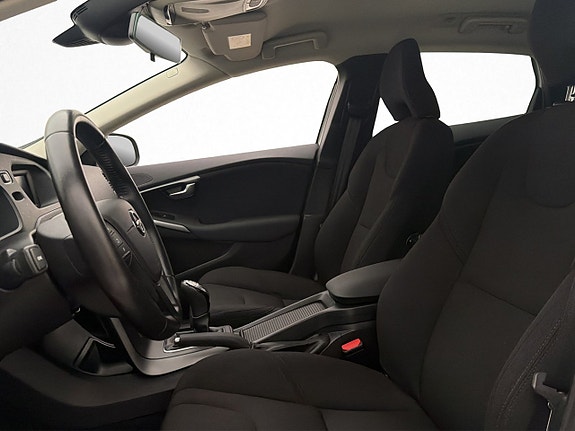 Volvo V40 11 of 30