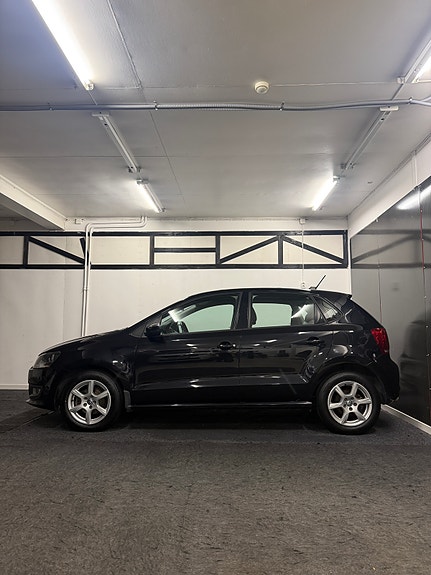 Volkswagen Polo 2 of 8