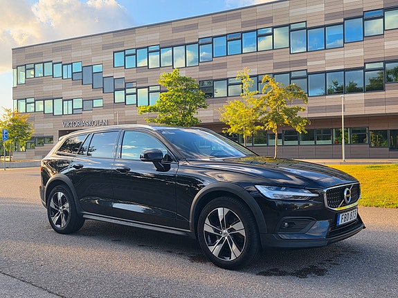 Volvo V60 Cross Country 4 of 11