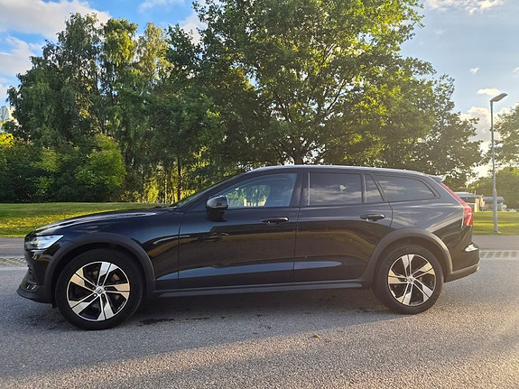 Volvo V60 Cross Country 9 of 11