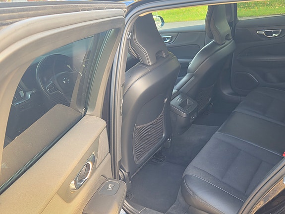 Volvo V60 Cross Country 7 of 11