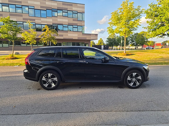 Volvo V60 Cross Country 8 of 11