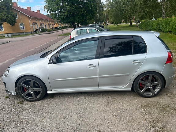 Volkswagen Golf V 2 of 11