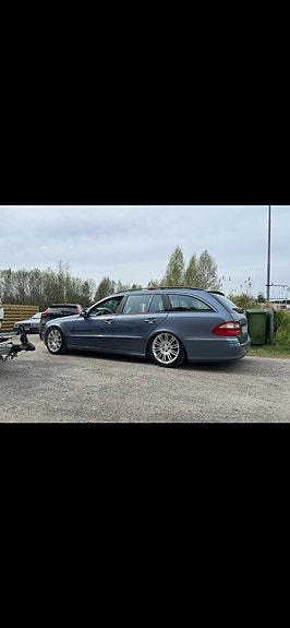 Mercedes-Benz E270 2 of 5