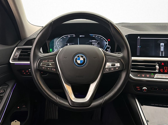 BMW 330e 13 of 30