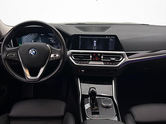 BMW 330e 12 of 30