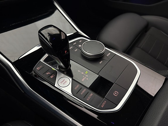 BMW 330e 18 of 30