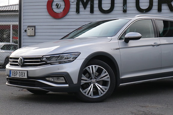 Volkswagen Passat Alltrack 2 of 30