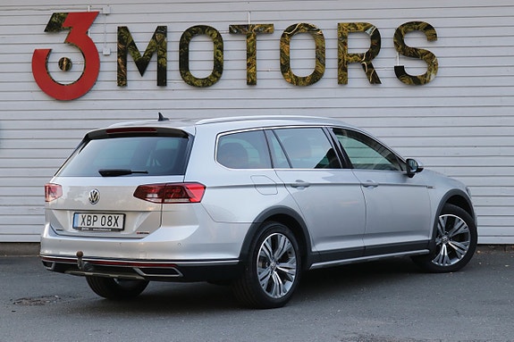 Volkswagen Passat Alltrack 5 of 30