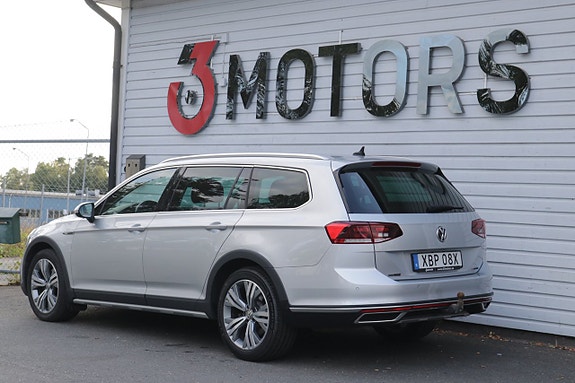 Volkswagen Passat Alltrack 17 of 30