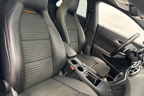 Mercedes-Benz CLA200 13 of 27