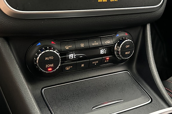 Mercedes-Benz CLA200 15 of 27