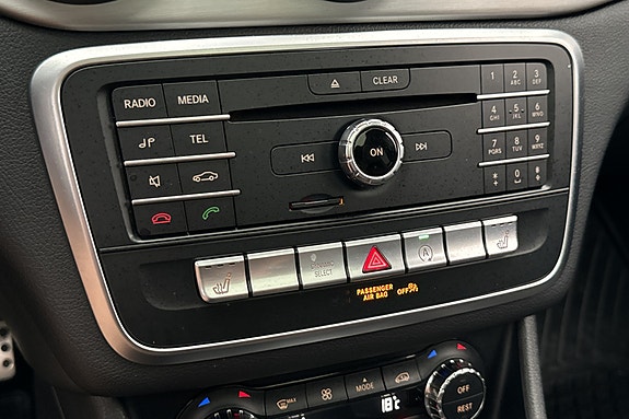 Mercedes-Benz CLA200 16 of 27