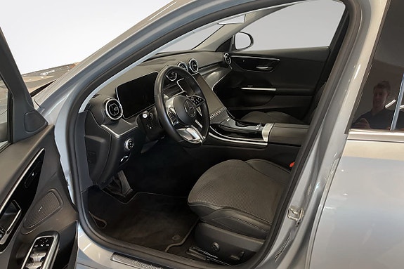 Mercedes-Benz C220 6 of 12
