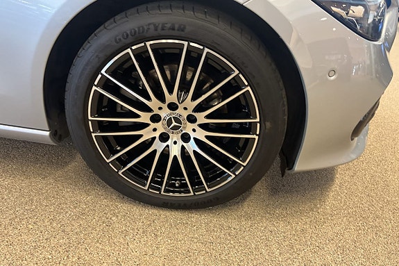Mercedes-Benz C220 11 of 12