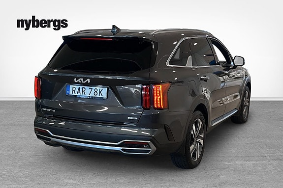 Kia Sorento 4 of 17