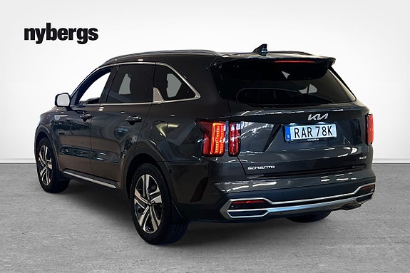 Kia Sorento 3 of 17