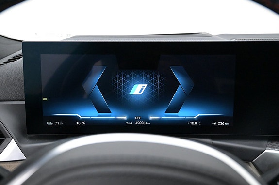 BMW i4 10 of 27