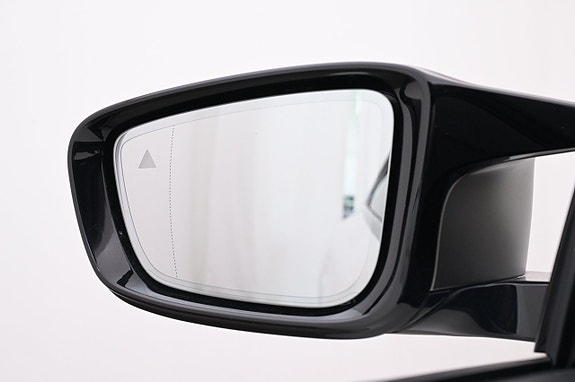 BMW i4 23 of 27