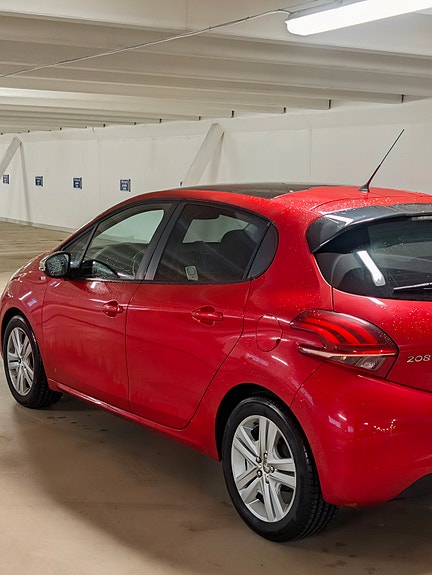 Peugeot 208 4 of 12