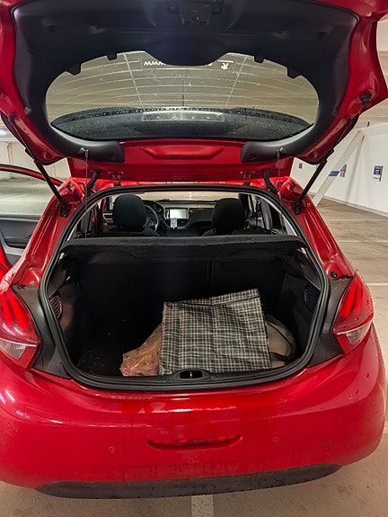 Peugeot 208 6 of 12