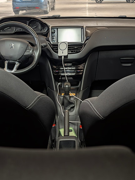 Peugeot 208 9 of 12