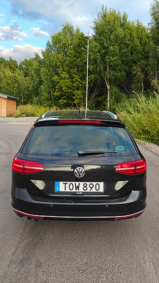 Volkswagen Passat 2 of 5