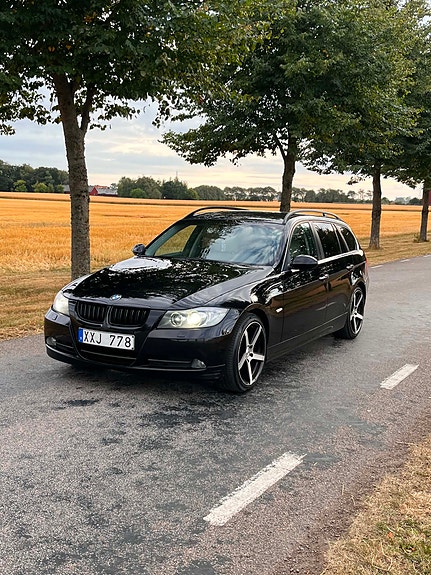 BMW 325i 2 of 6