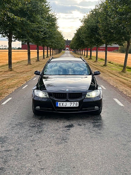 BMW 325i 3 of 6