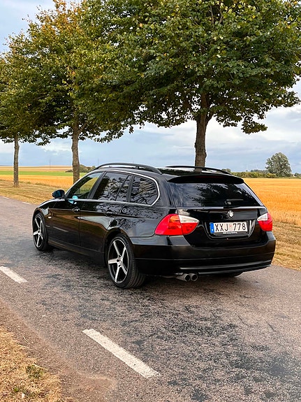 BMW 325i 4 of 6