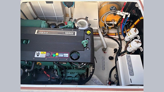 Targa 31 2 x D4 210 hk -04 30 of 30